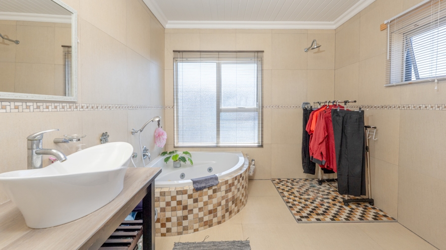 9 Bedroom Property for Sale in Struisbaai Western Cape